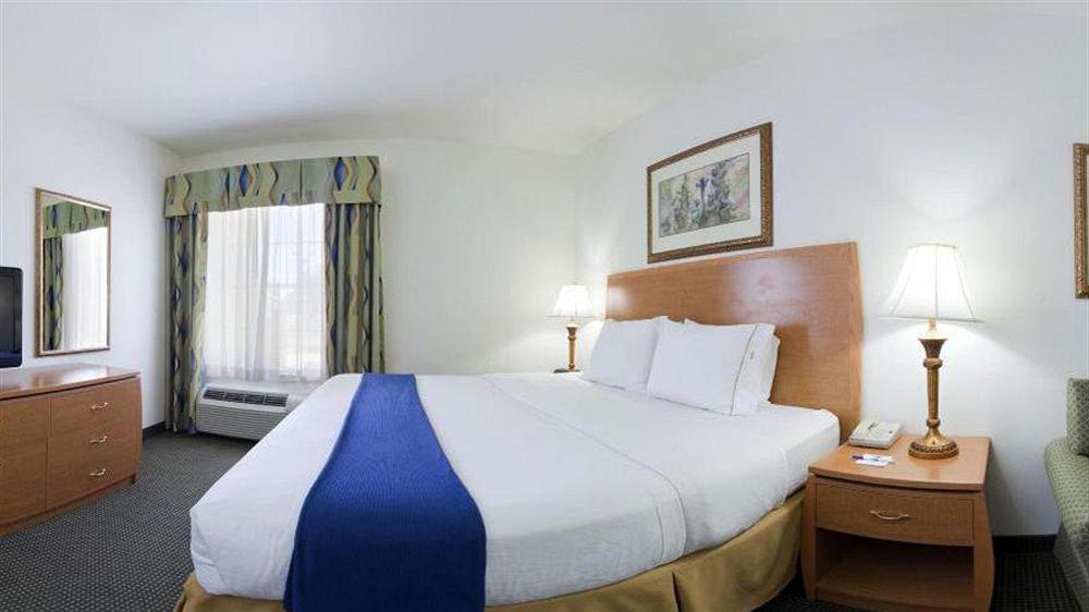 Holiday Inn Express Hotel & Suites Columbus By Ihg Екстериор снимка