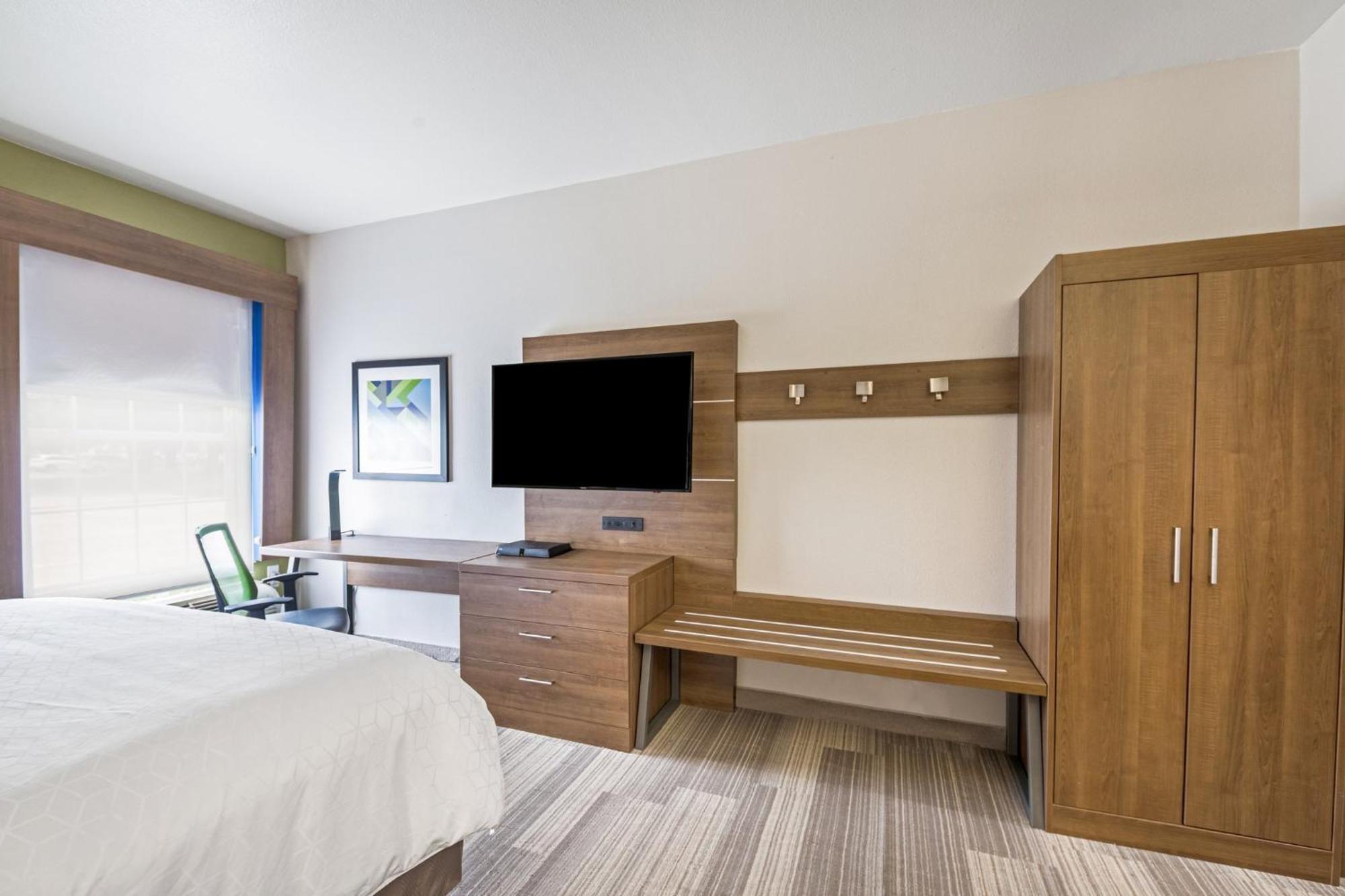 Holiday Inn Express Hotel & Suites Columbus By Ihg Екстериор снимка