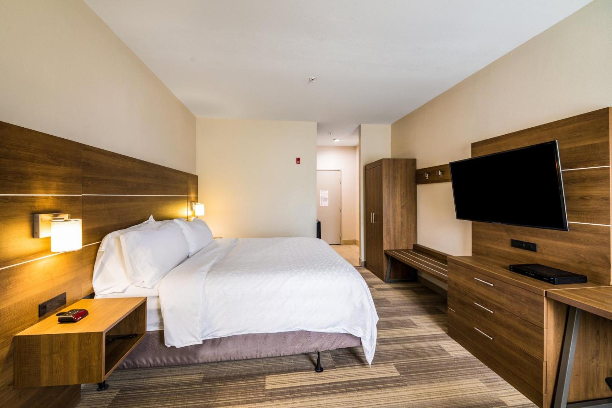 Holiday Inn Express Hotel & Suites Columbus By Ihg Екстериор снимка