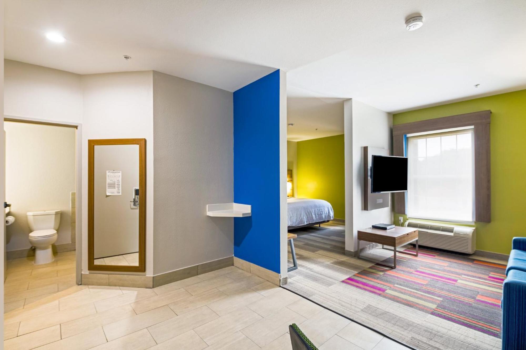 Holiday Inn Express Hotel & Suites Columbus By Ihg Екстериор снимка