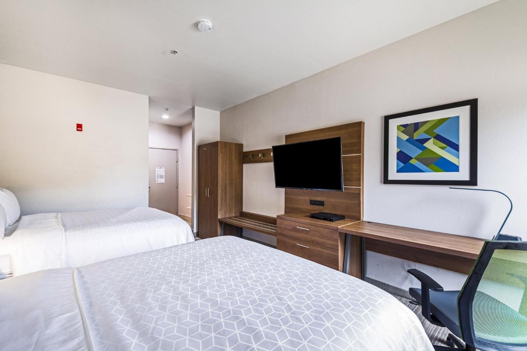 Holiday Inn Express Hotel & Suites Columbus By Ihg Екстериор снимка