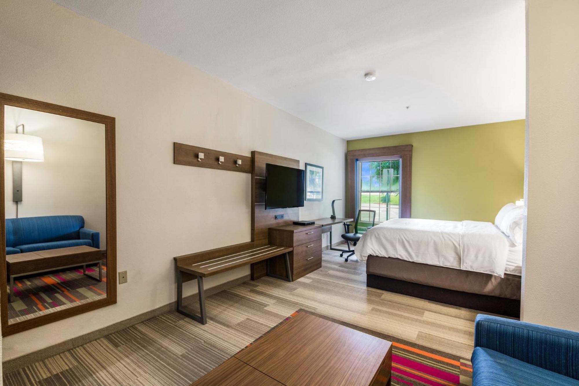 Holiday Inn Express Hotel & Suites Columbus By Ihg Екстериор снимка