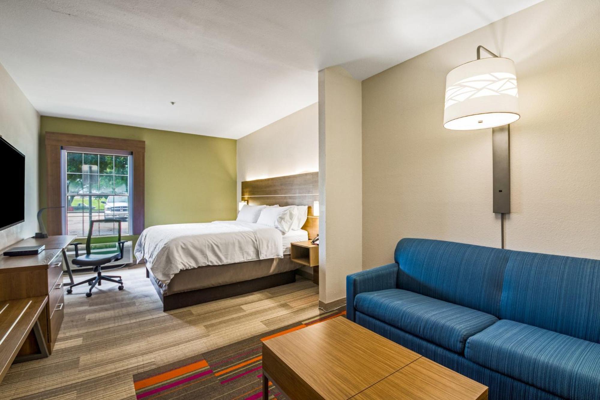 Holiday Inn Express Hotel & Suites Columbus By Ihg Екстериор снимка