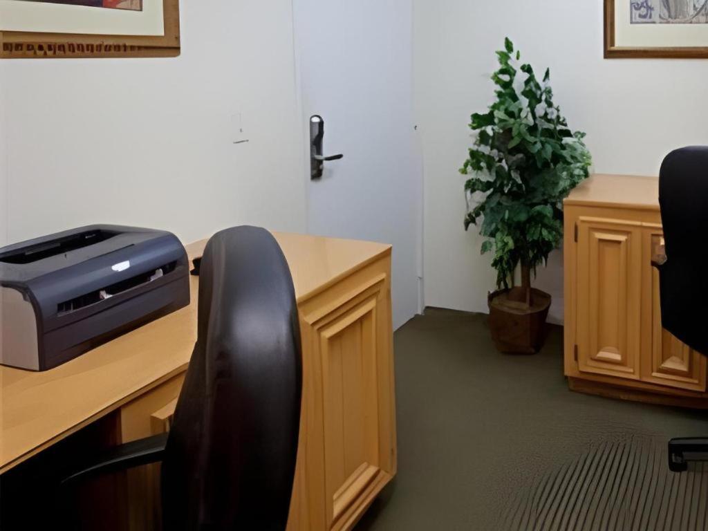 Holiday Inn Express Hotel & Suites Columbus By Ihg Екстериор снимка