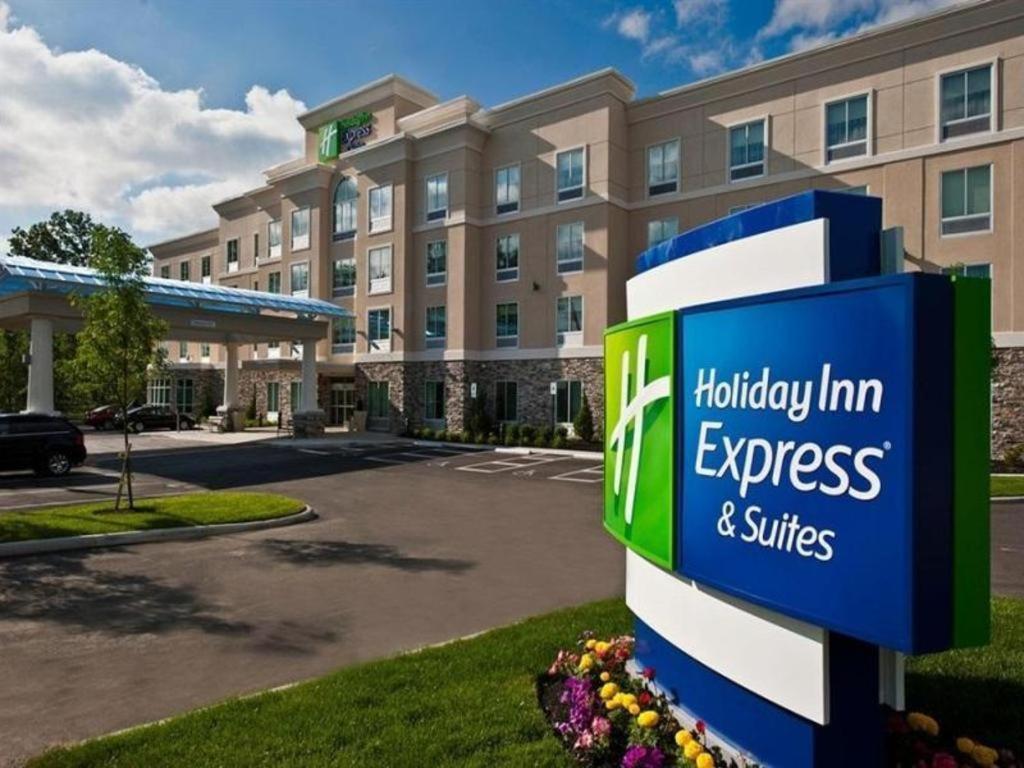 Holiday Inn Express Hotel & Suites Columbus By Ihg Екстериор снимка