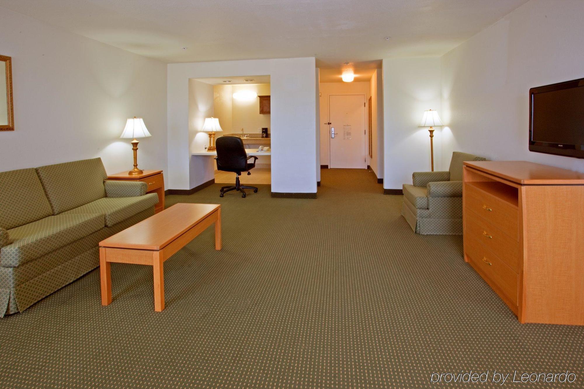 Holiday Inn Express Hotel & Suites Columbus By Ihg Стая снимка