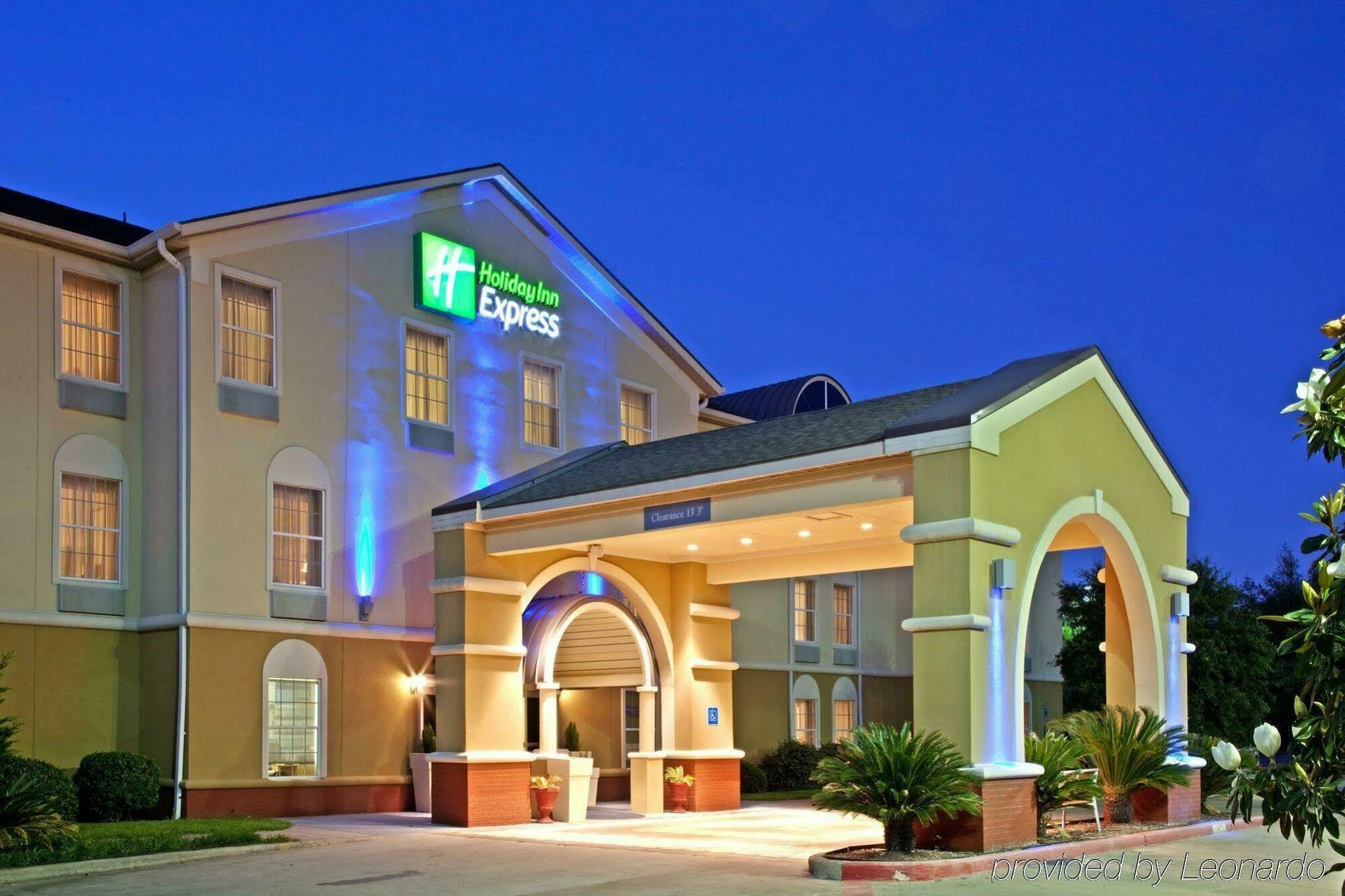 Holiday Inn Express Hotel & Suites Columbus By Ihg Екстериор снимка