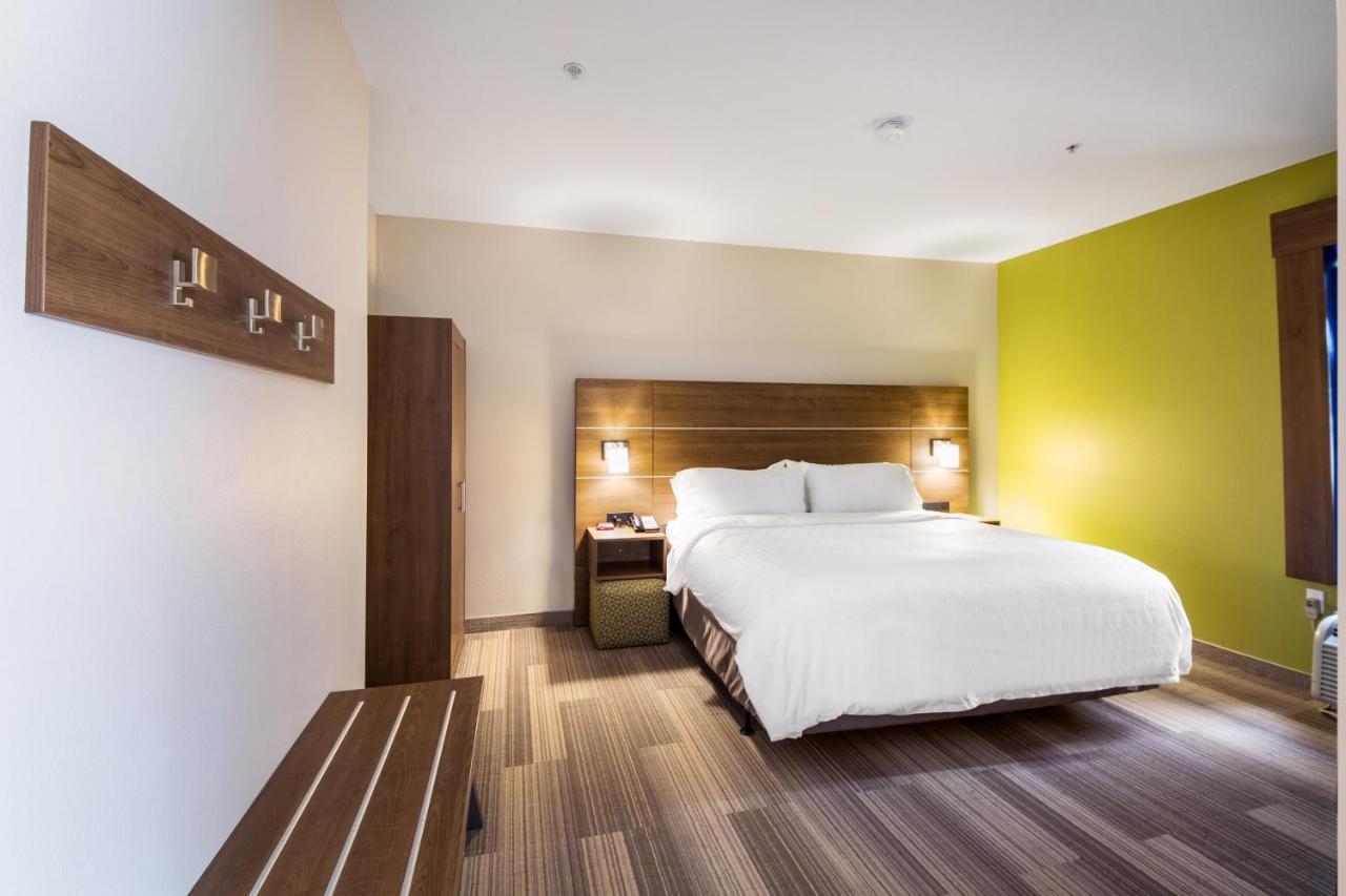 Holiday Inn Express Hotel & Suites Columbus By Ihg Екстериор снимка