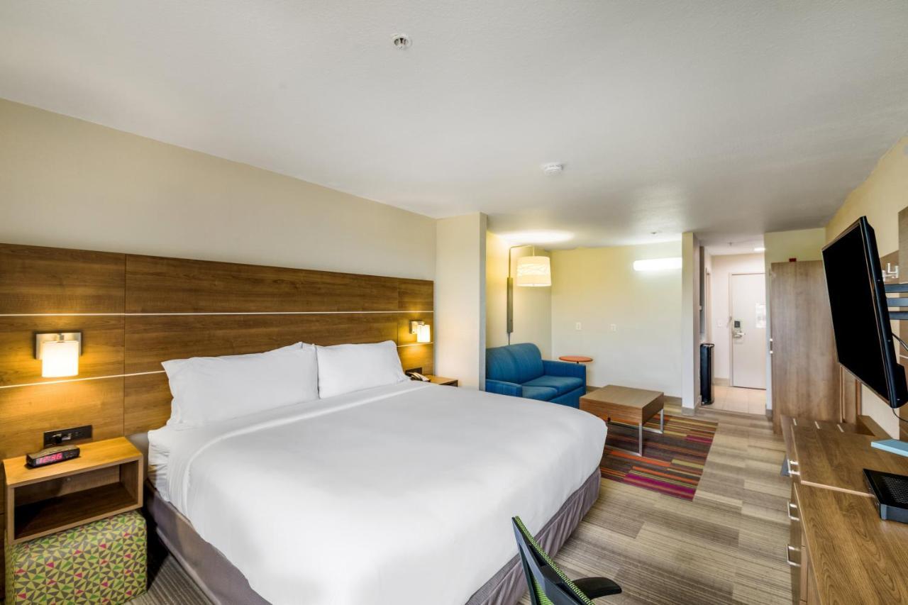 Holiday Inn Express Hotel & Suites Columbus By Ihg Екстериор снимка