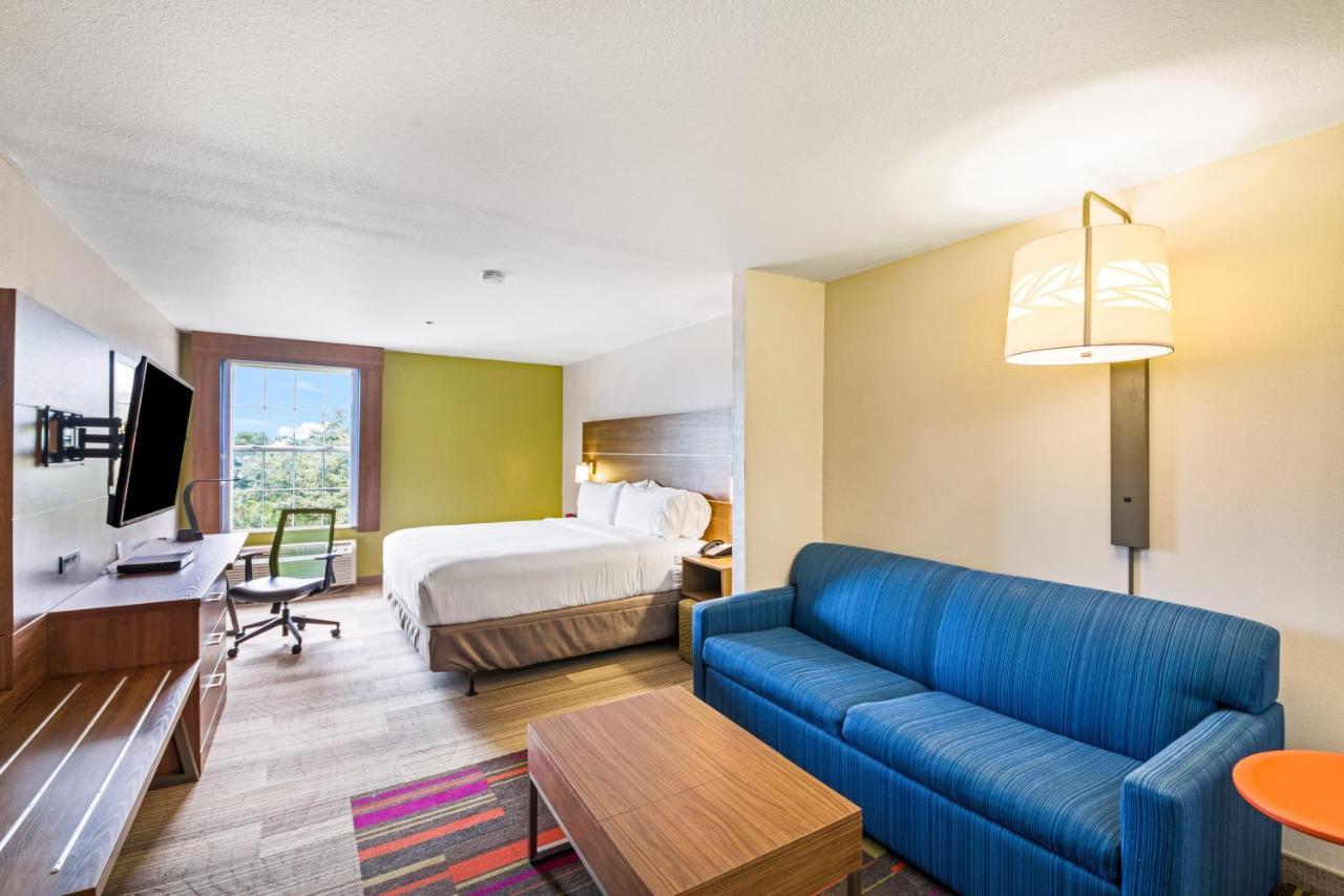 Holiday Inn Express Hotel & Suites Columbus By Ihg Екстериор снимка